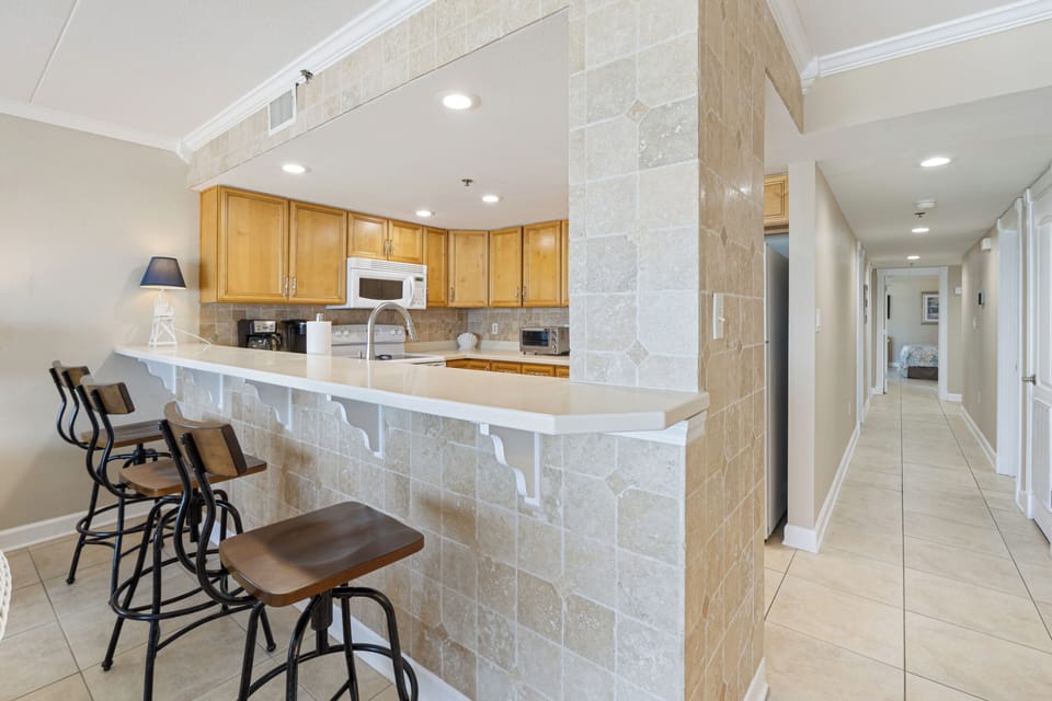 Easy Breezey Ocean Breeze West 306 - Breakfast Bar!