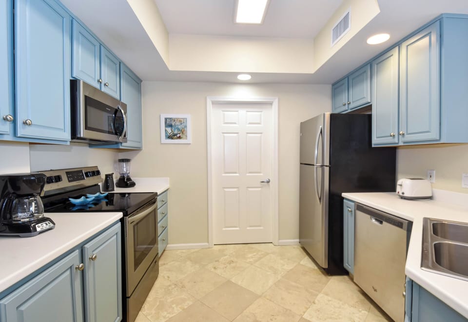 Silver Beach Towers E502 - Kitchen