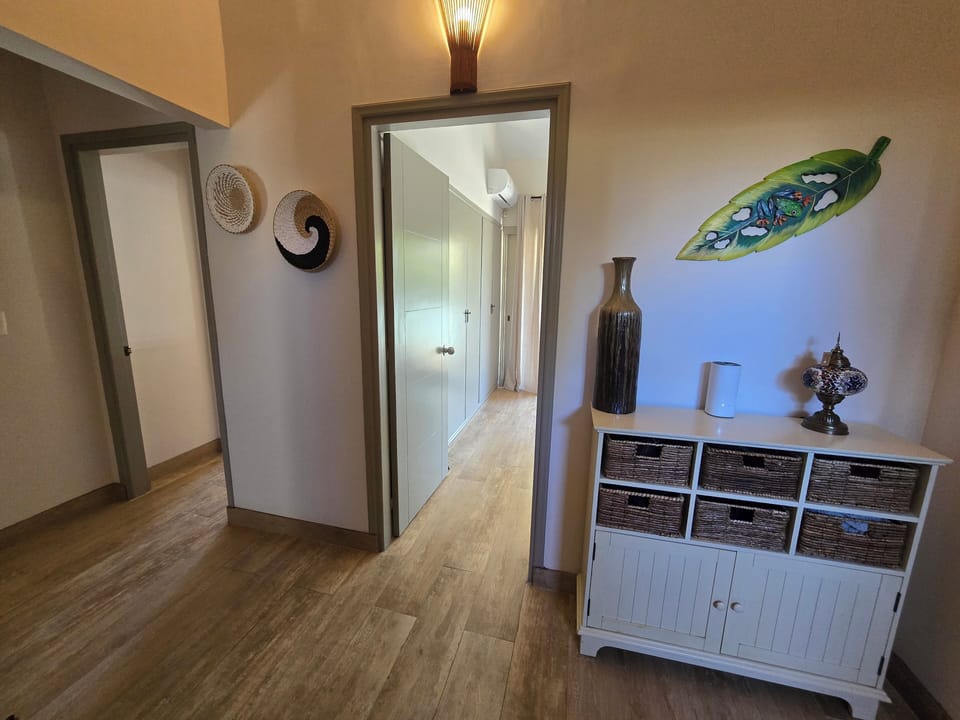 Hall to bedrooms