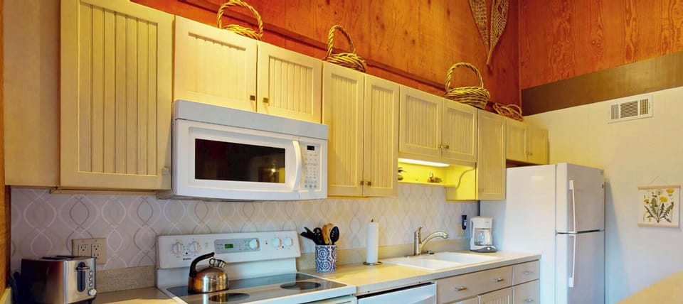 4 Kitchen