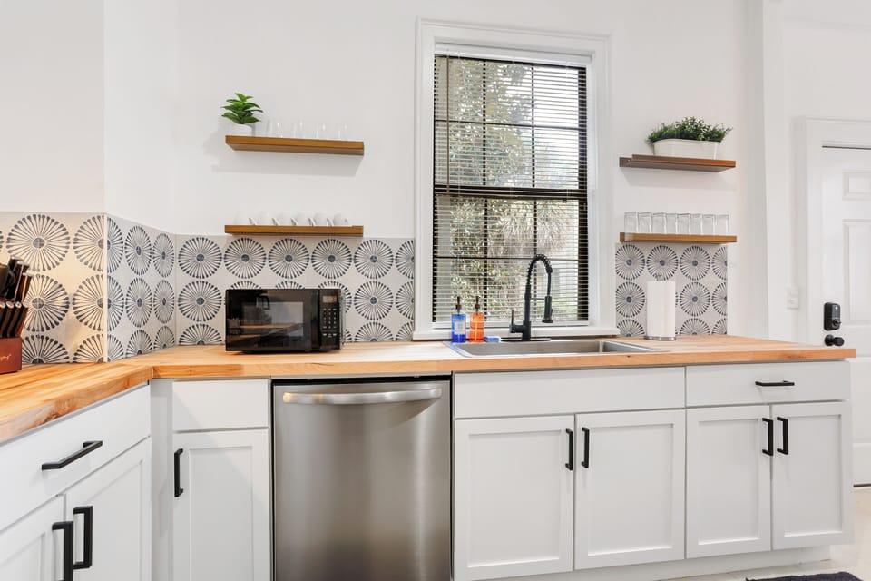 Fully equipped with new electric appliances and a playful modern design.