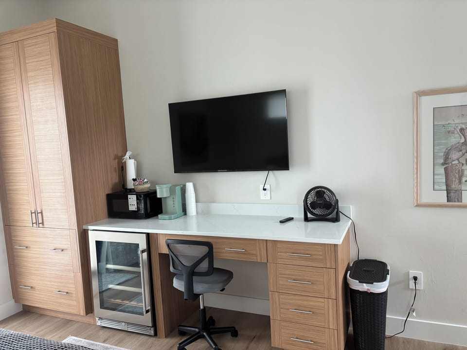 Desk, Sony Smart TV, WiFi, refrigerator, microwave, coffeemaker!