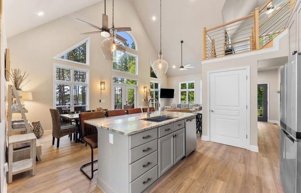 Kitchen and dining area