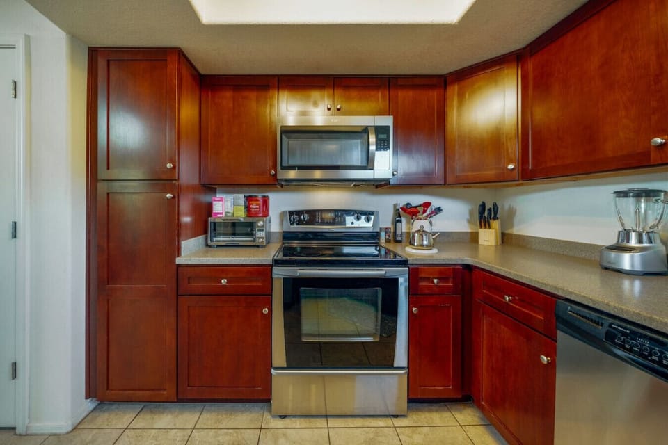 Spotless, fully-equipped and stocked kitchen