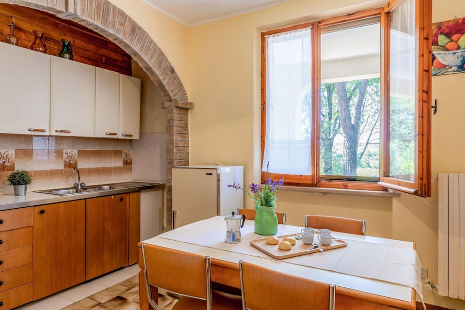 Interior Design, Wood, Furniture, Flooring, Ceiling, Floor, Room, Home, Apartment, Kitchen