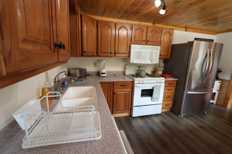 Full Kitchen for two. Prepare snacks for your trip to Cherry Springs State Park