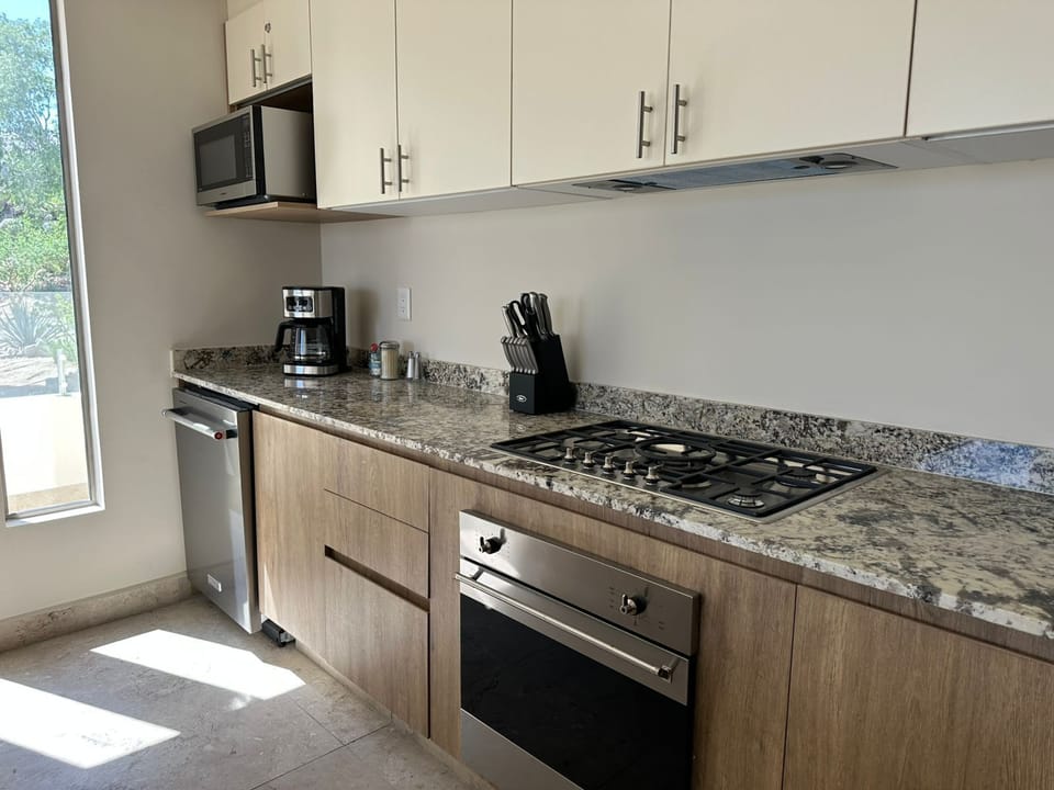 KITCHEN WITH MODERN STAINLESS STEEL APPLIANCES