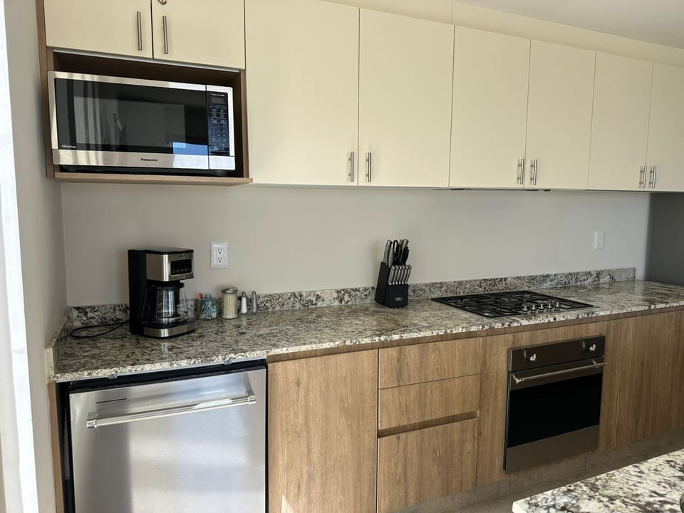 FULLY EQUIPED KITCHEN