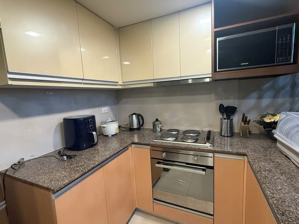 Your fully equipped kitchen has all the appliances, pans & tools you need.