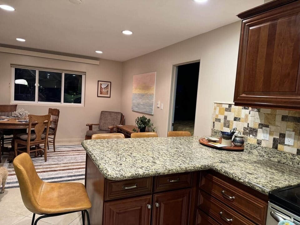 Sun room/dining room