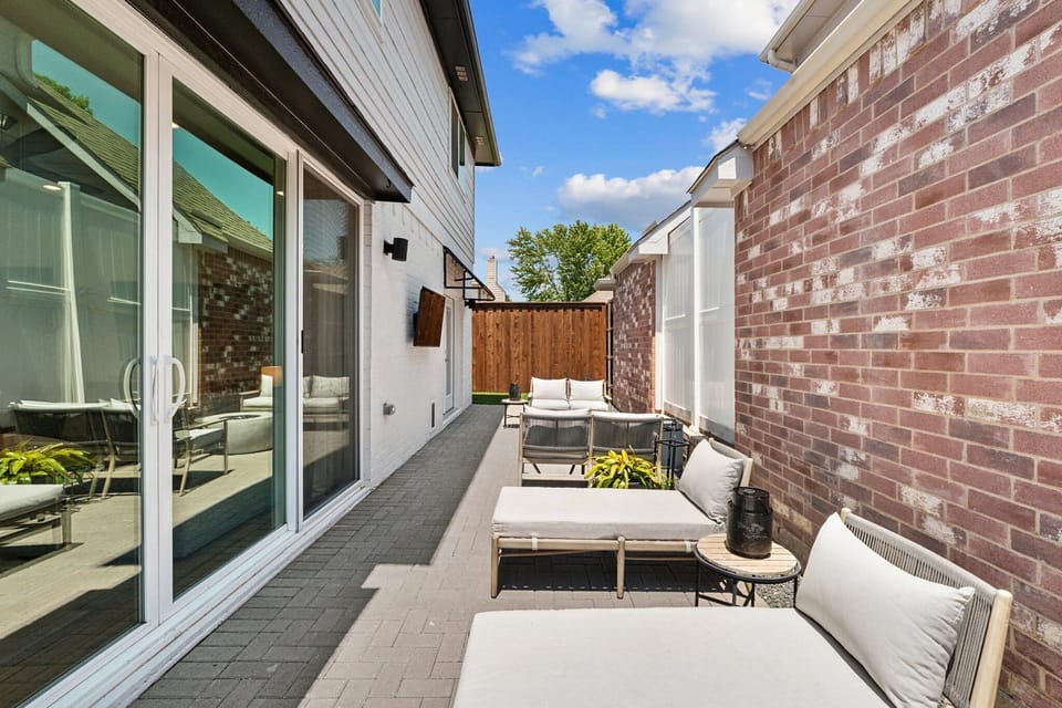 SIde patio with sliding glass doors to Family room 