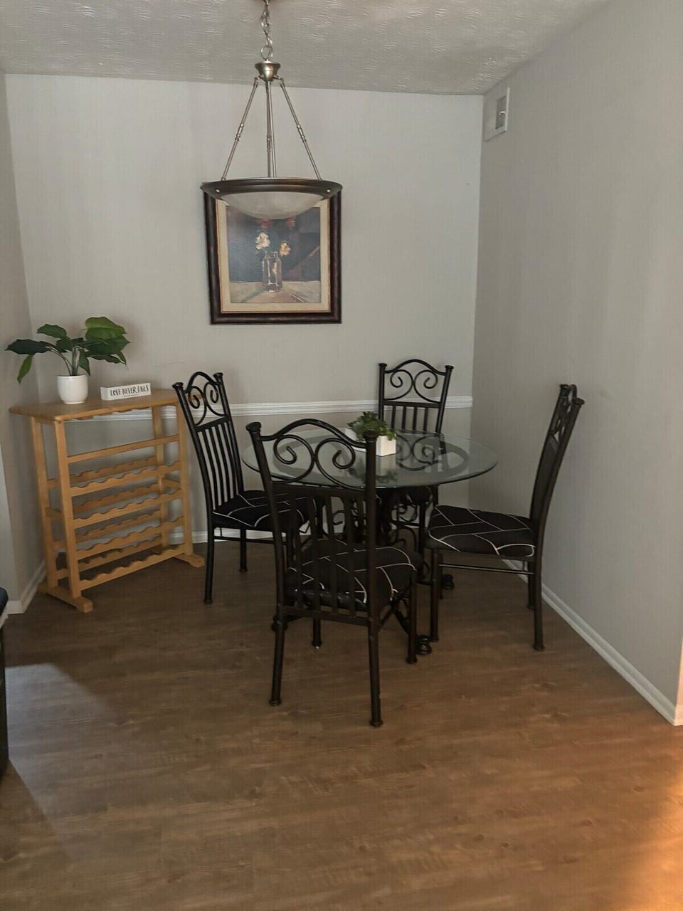 Dining / Restaurant