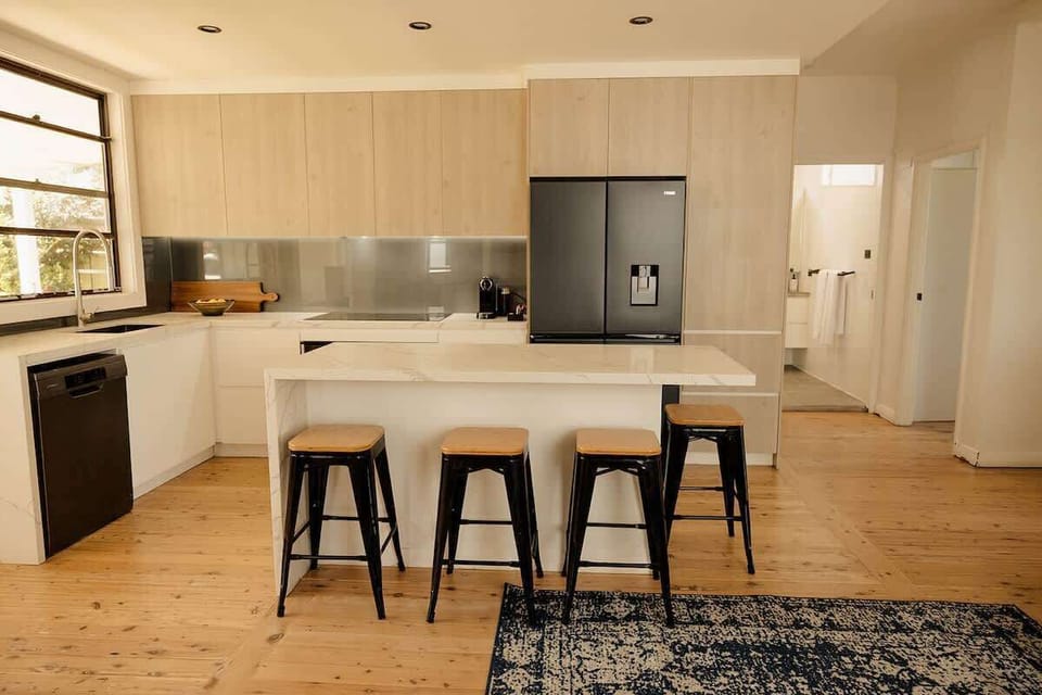 Island bench with seating, perfect for casual family meals.