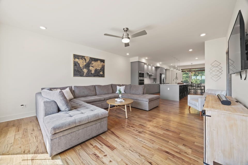 Open layout and easy access into Kitchen and Dining..!