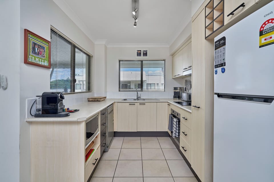 Full kitchen