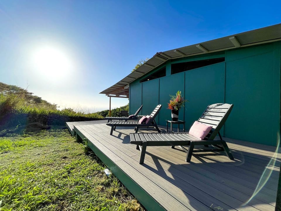 Cute Cabin for Two Surrounded by Nature for a Peaceful Getaway in Kealakekua, Hawaii Cabin in Captain Cook