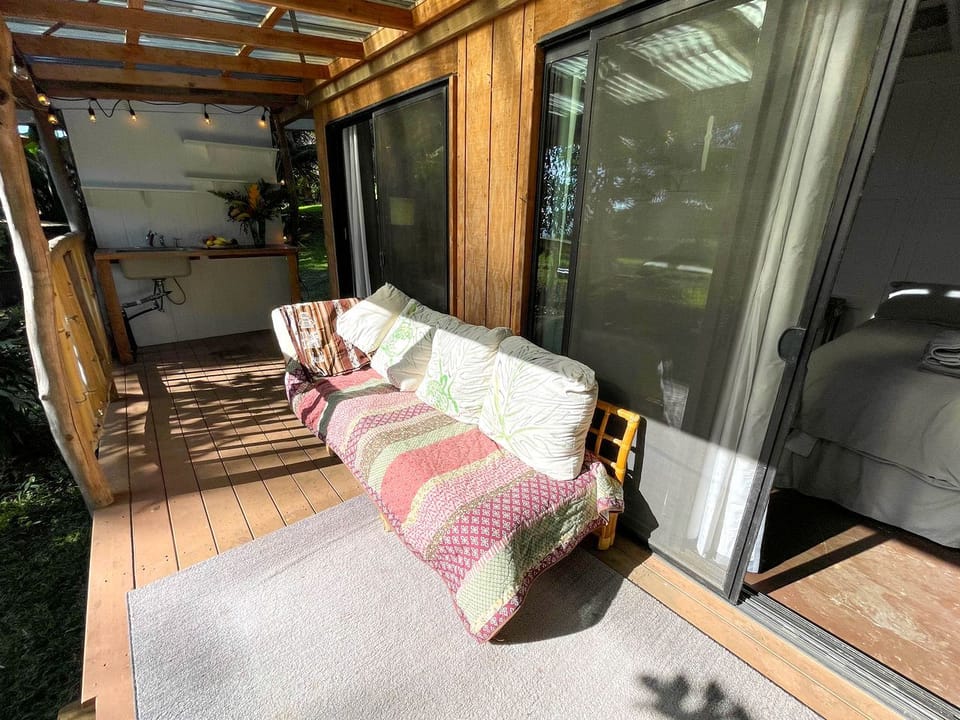 Cute Cabin for Two Surrounded by Nature for a Peaceful Getaway in Kealakekua, Hawaii Cabin in Captain Cook