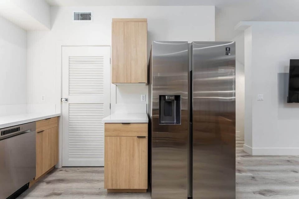 Modern Kitchen with Stainless Steel Appliances