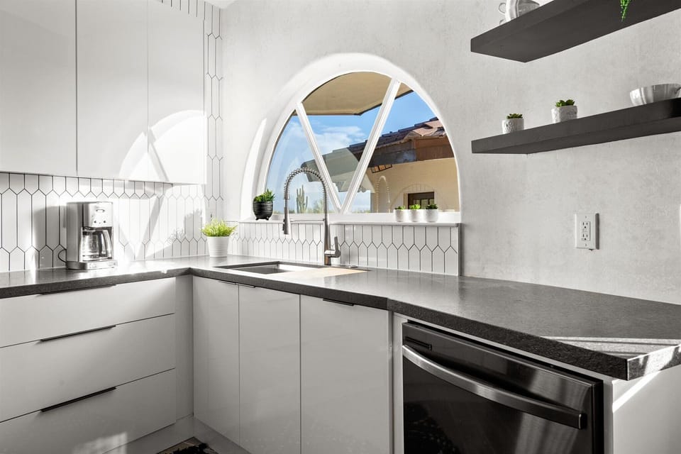 Full kitchen 
