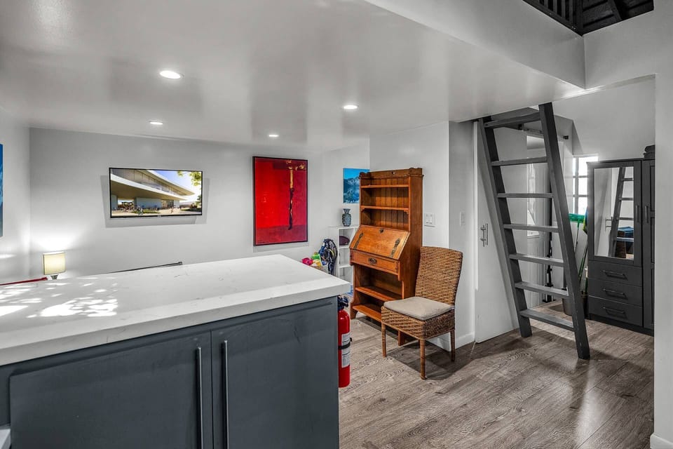 Enter this bright and efficiently designed studio space that maximizes every square foot!