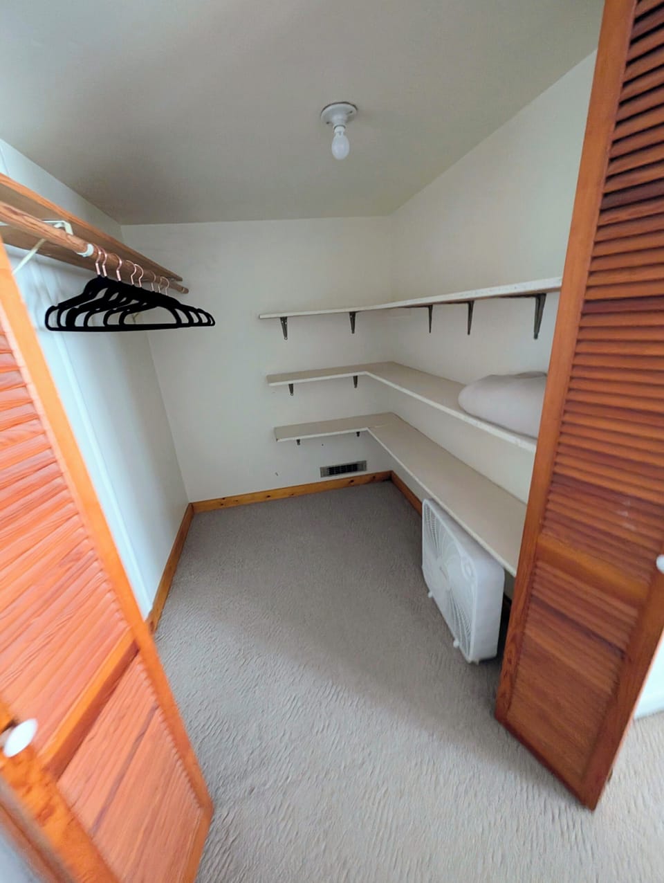 Bedroom 3 Queen closet