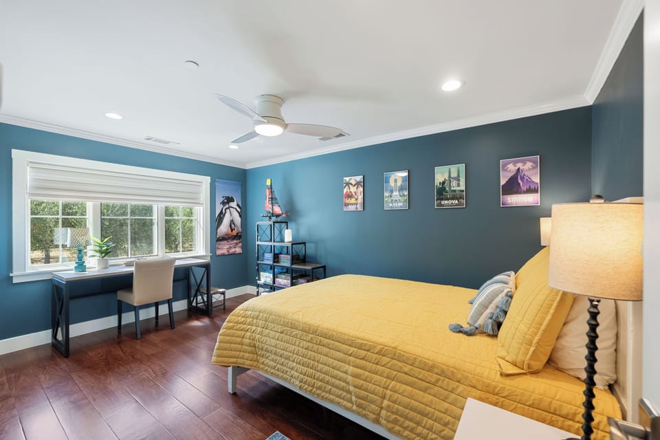 Bedroom 3 with queen bed