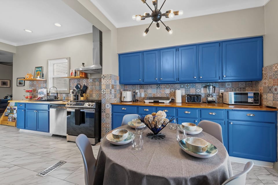 Another seating option and no camera tricks - the kitchen is massive!