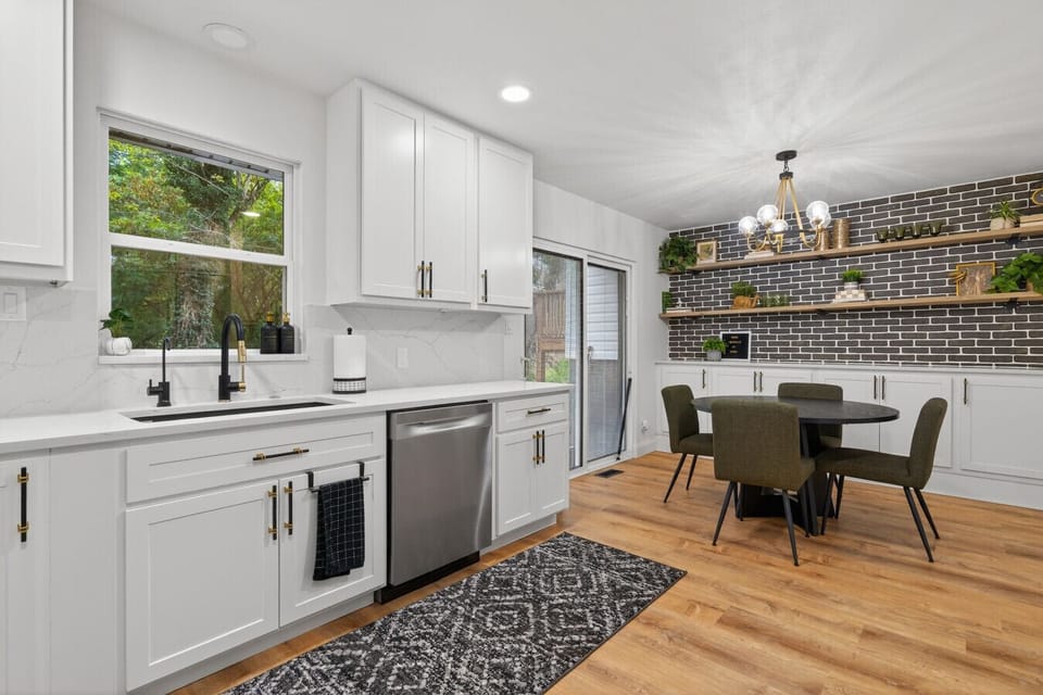 Discover a beautifully remodeled open-concept kitchen with new appliances, quartz countertops, and backsplash. Perfect for cooking, entertaining, and relaxing, it combines modern style and seamless functionality for your ultimate comfort and convenience.