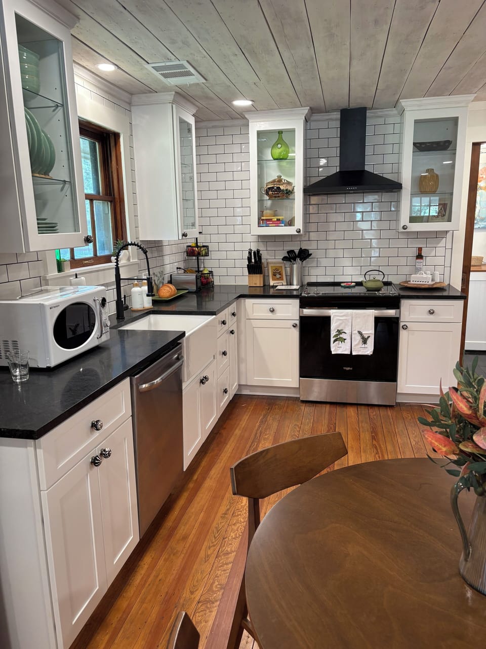 You'll find all the appliances and cookware you need to prepare a wonderful meal