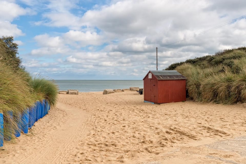 Don't leave your best friend behind on your next UK getaway. This property located on Beach Road Chalet Park offers fantastic dog-friendly accommodation because we know that pets are part of the family.