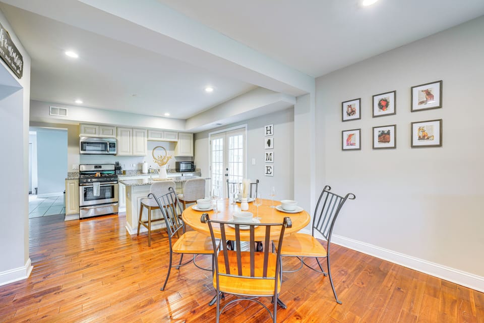 Dining Area | 1st Floor | Dishes & Flatware Provided