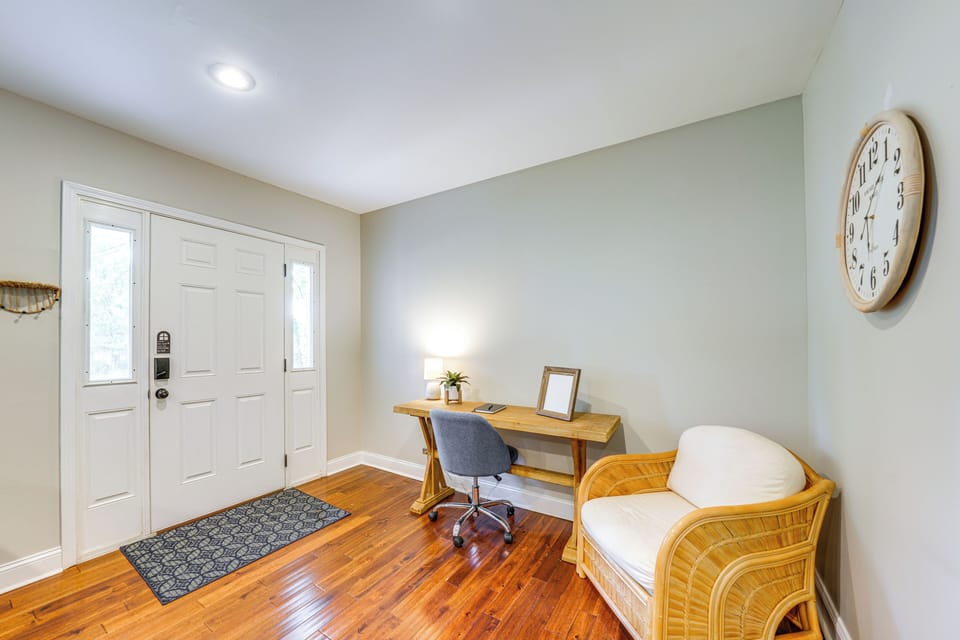 Entryway | 1st Floor | Desk
