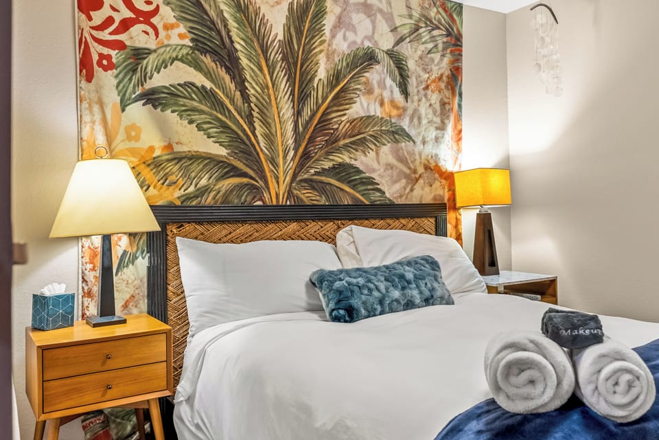 A plush queen bed, ideal for restful nights in Boulder!