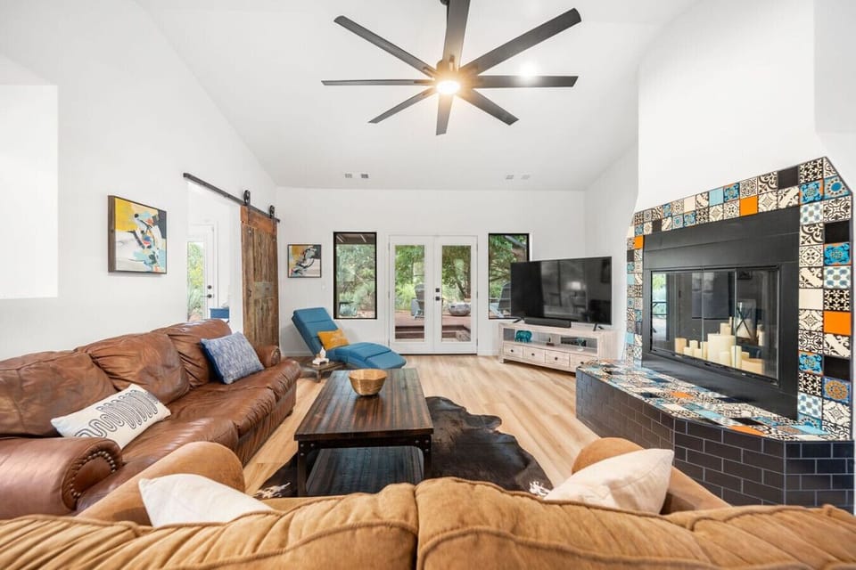 Bright and open space with double doors to the backyard