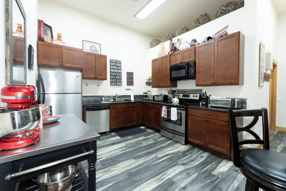 Fully Equipped kitchen for all your culinary creations | Main Level