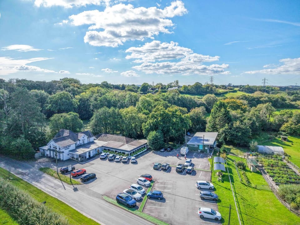 The Barn - 4 Bedroom - Tyn-Y-Coed Farm - Cardiff (8347)