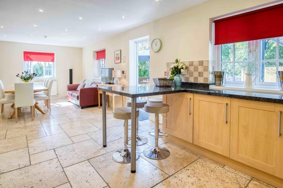 The Barn - 4 Bedroom - Tyn-Y-Coed Farm - Cardiff (8394)