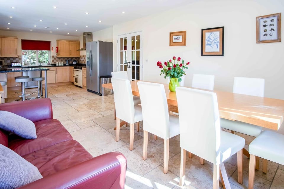 The Barn - 4 Bedroom - Tyn-Y-Coed Farm - Cardiff (8399)