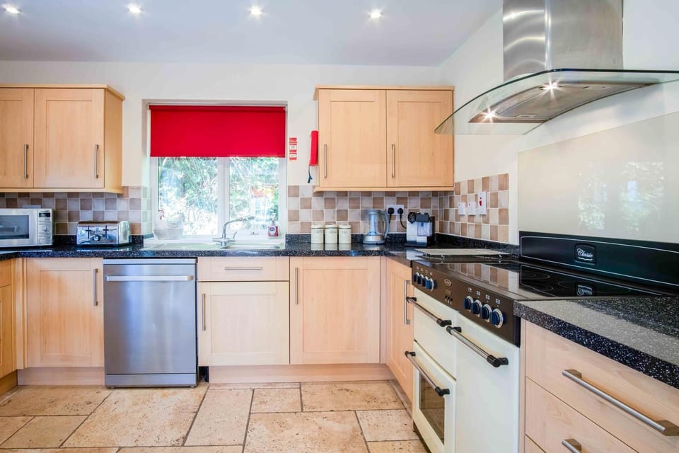 The Barn - 4 Bedroom - Tyn-Y-Coed Farm - Cardiff (8392)