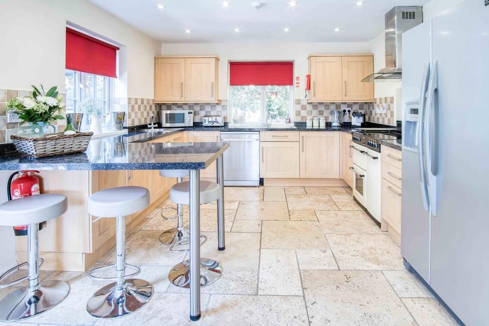 The Barn - 4 Bedroom - Tyn-Y-Coed Farm - Cardiff (8389)