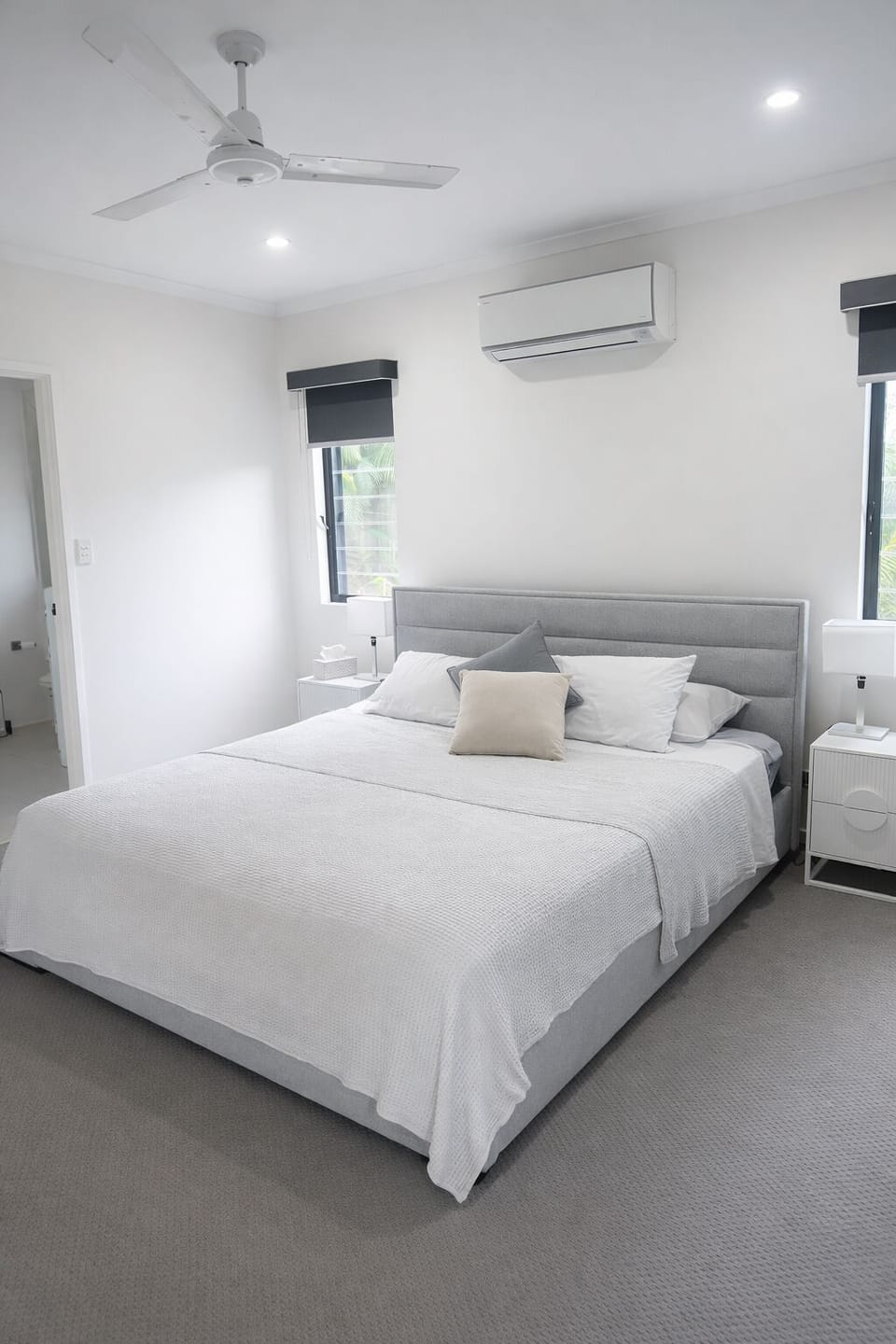 Main bedroom .King bed with private ensuite and walkin robe