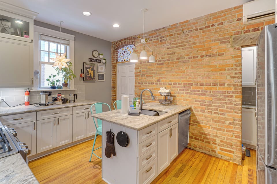 Kitchen | Main Level | Cooking Basics | Breakfast Bar