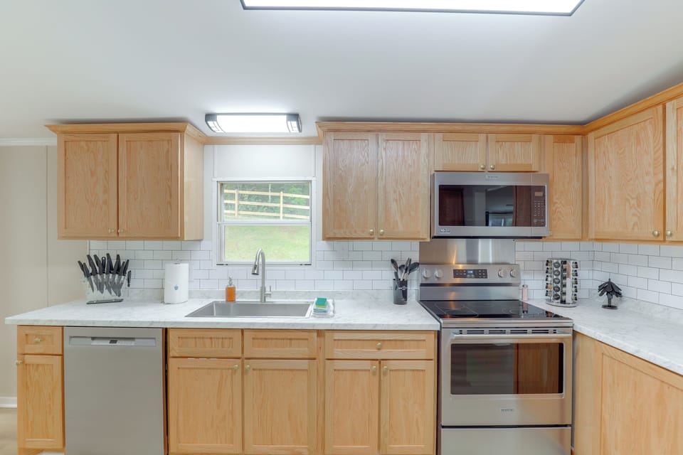 Kitchen | Refrigerator | Drip & Keurig Coffee Makers