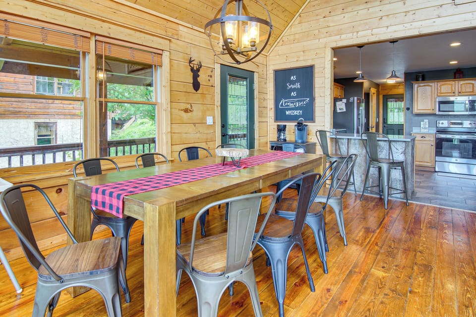 Dining Table | Dishware & Flatware | Main Floor