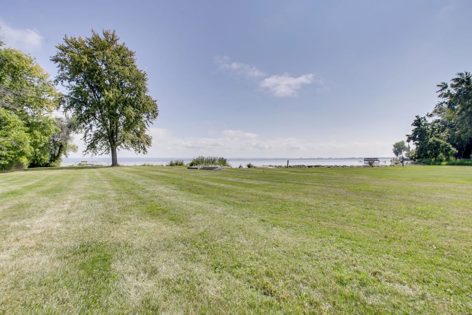 Backyard | 4 Mi to Lakeside Park