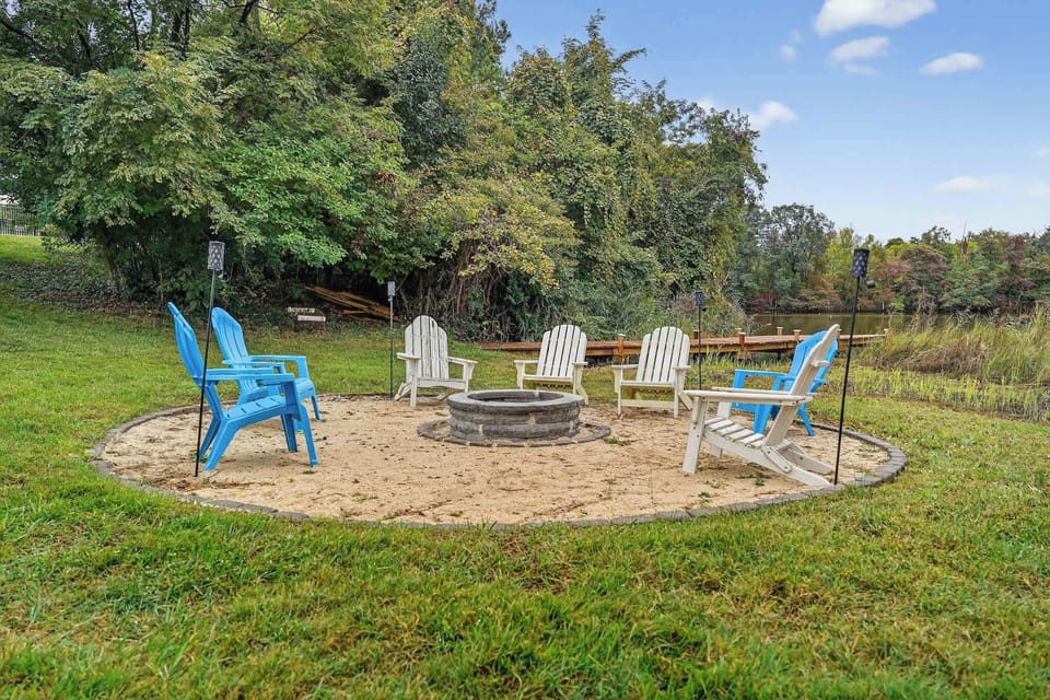 In the evenings, gather around the cozy backyard firepit—ideal for stargazing, storytelling, or simply unwinding.