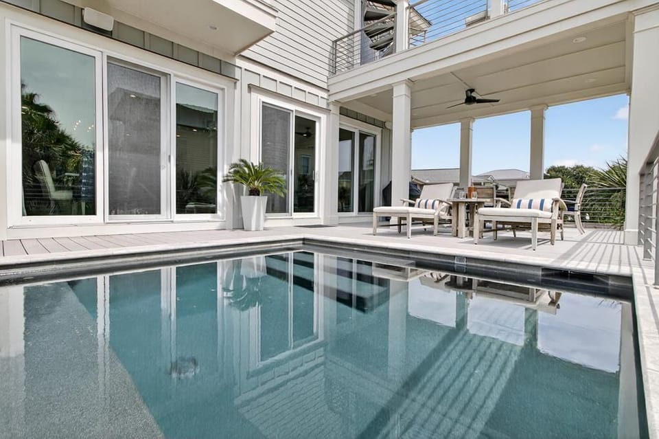 68 Private Swimming Pool