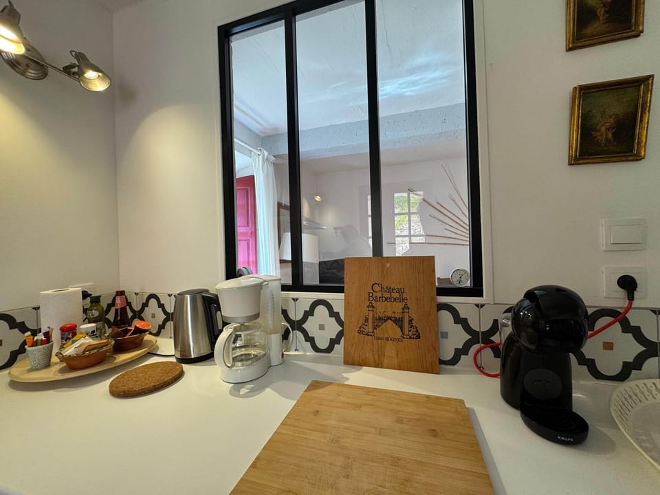 kitchen, coffee machine, kettle, sugar, coffee, tea