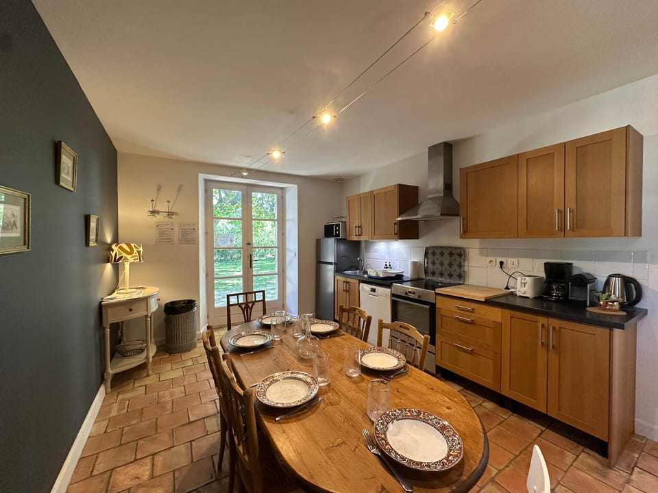 kitchen, micro wave, fridge, dining table, dishwasher, oven, toaster, coffee machine, kettle