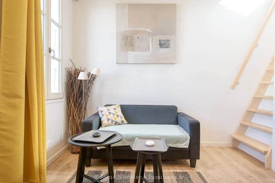 Living Room / Lounge